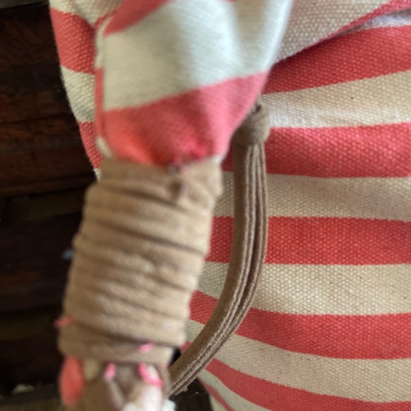 Chic Striped Coral‎ and White Hobo Bag - Picture 5 of 12